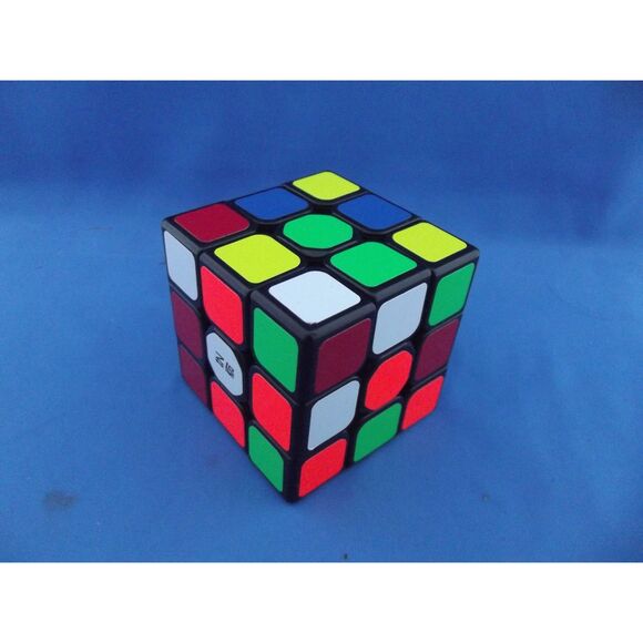 QiYi Megaminx Speedcube Pyramid 3-pack Brain Teaser Twisty Puzzle - Used - Picture 5 of 5
